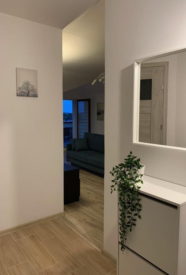 オストルフ・ビエルコポルスキApartament Pod Gwiazdamiアパートメント エクステリア 写真