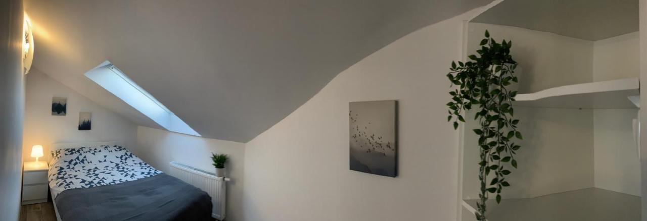 オストルフ・ビエルコポルスキApartament Pod Gwiazdamiアパートメント エクステリア 写真